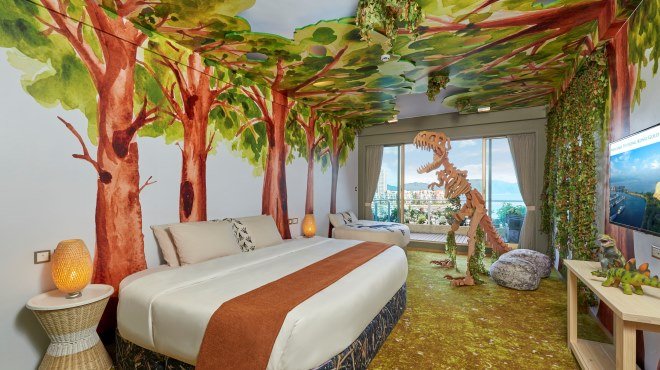 dinosaur themed room at gold coast hotel