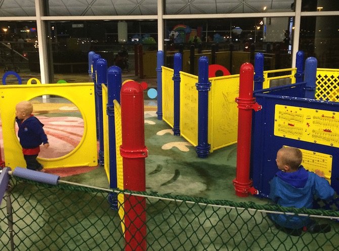 hong-kong-airport-play-area-climbing-equipment