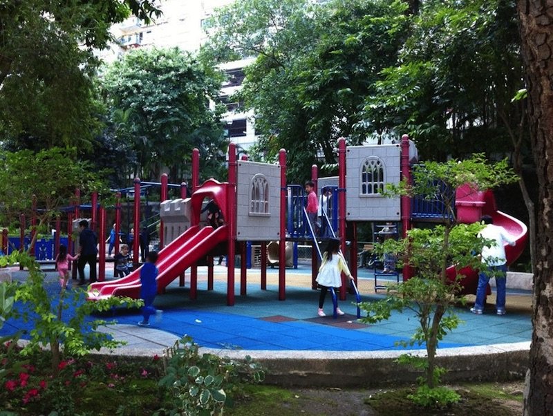 hong-kong-escalator-street-playground-caine-rd