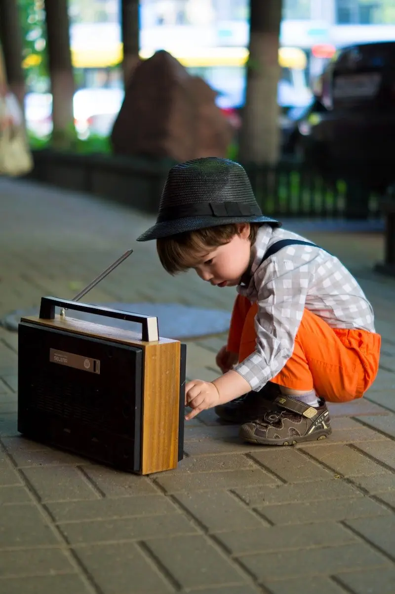 how to win radio contests by victoria borodinova pexels boy-tuning-transistor-radio-1619779