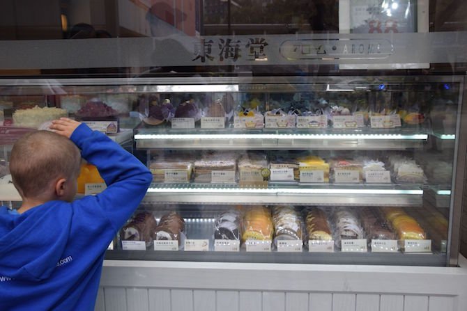 image - fun foods to try in hong kongs - cakes