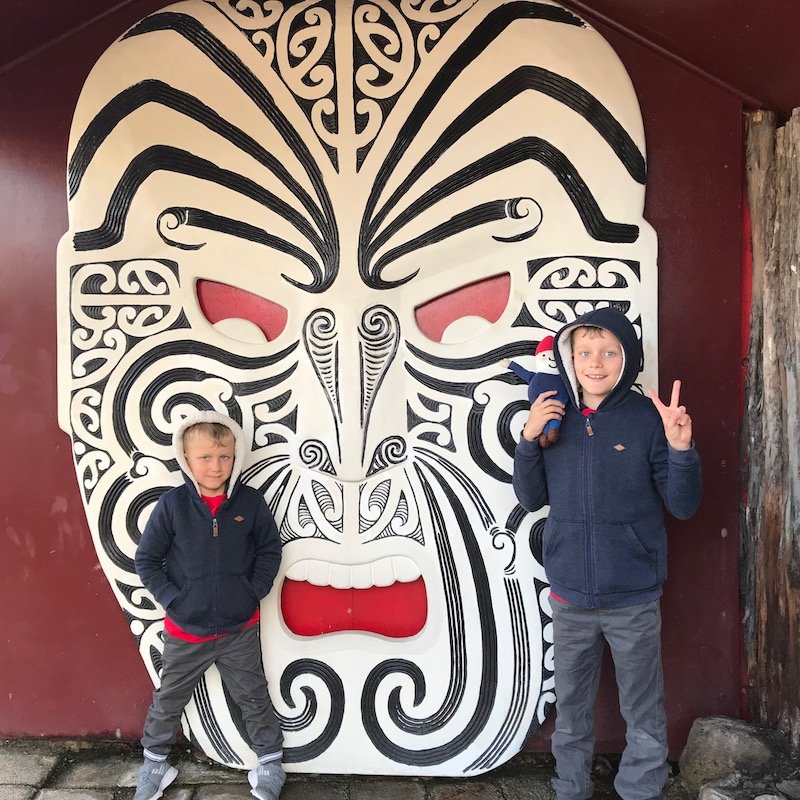 pic - maori carving new zealand 800