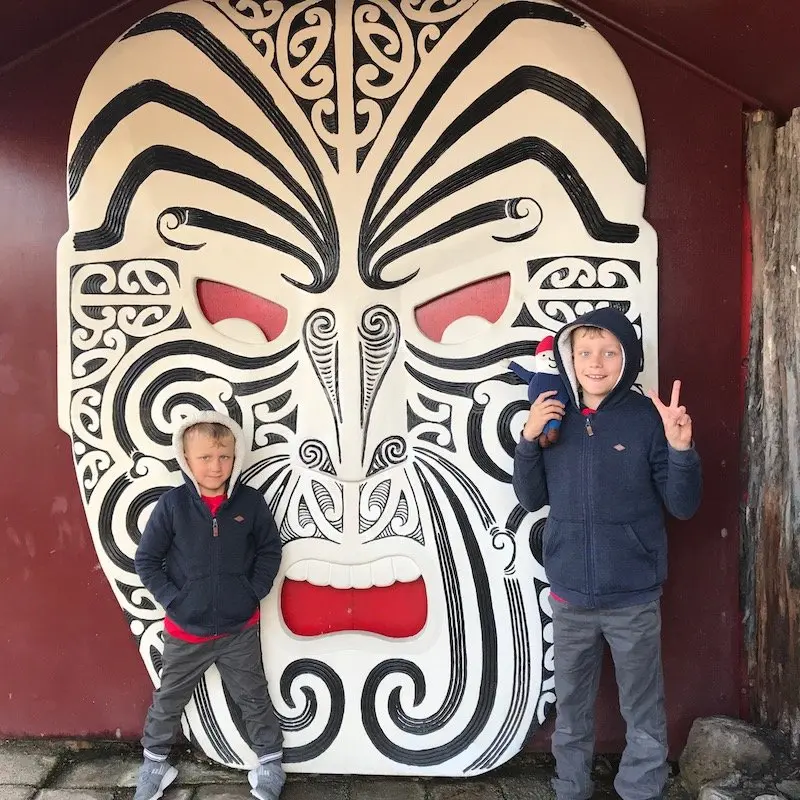 pic - maori carving new zealand 800