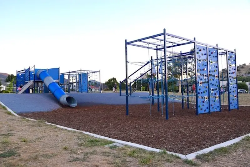 gordon playground canberra fort and climbing frames 