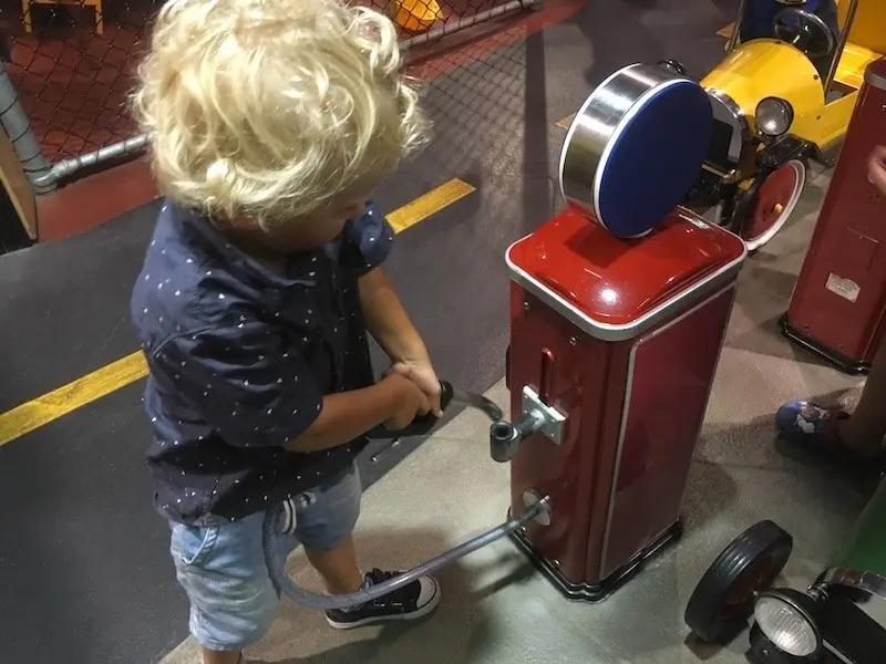 questacon canberra car pump pic