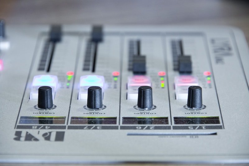 radio announcers analogue console by pixabay pexels