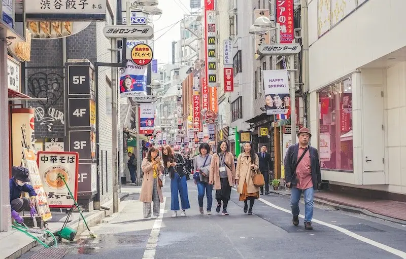 shopping in japan by jeremy-stenuit