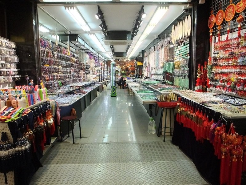 stanley-market-jewelry-shop-by-maureen-lunn-flickr-cc-changed-by-author-after-publication