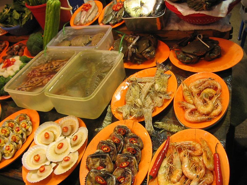 temple street night market food by tracy hunte