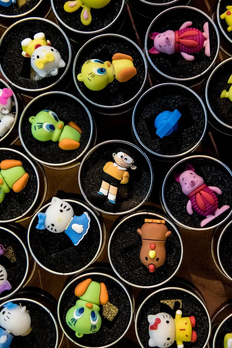 what to buy at temple street night market usb sticks by andrew moore