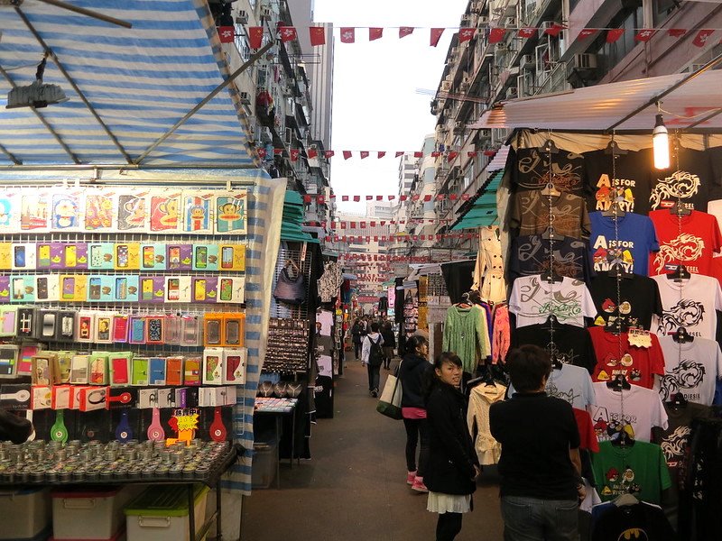 what to buy in temple street night market stalls by oleg