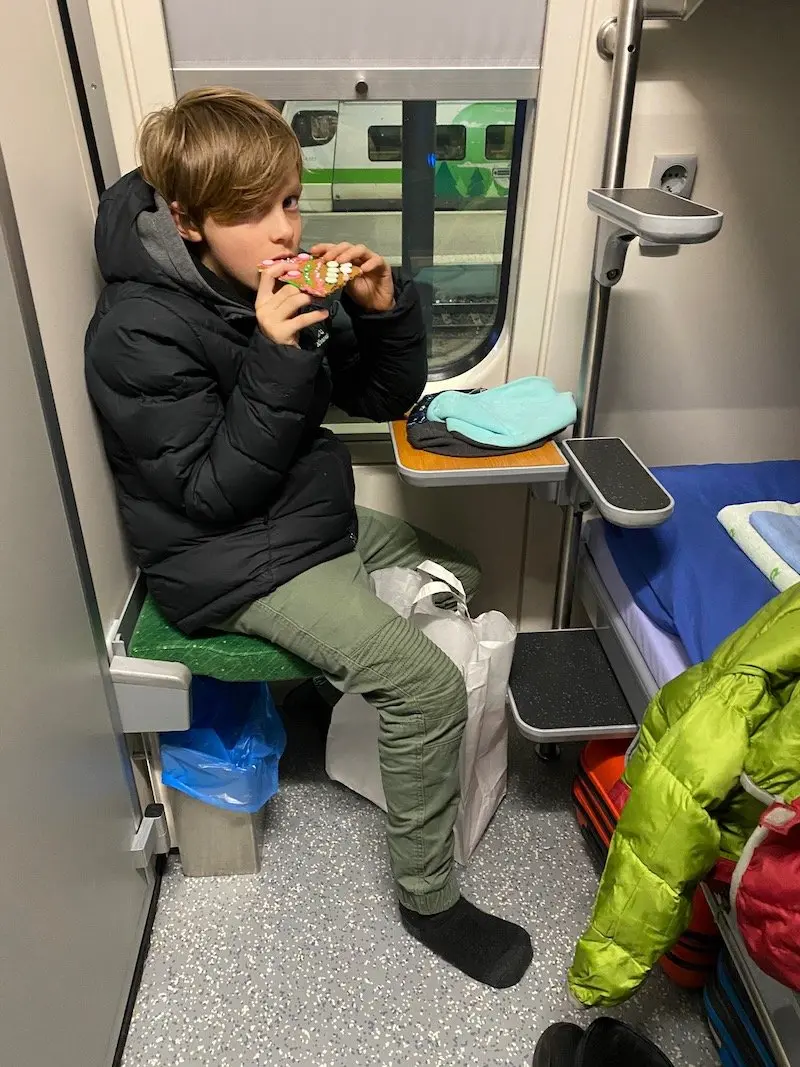 Image - Helsinki to rovaniemi train cabin seating