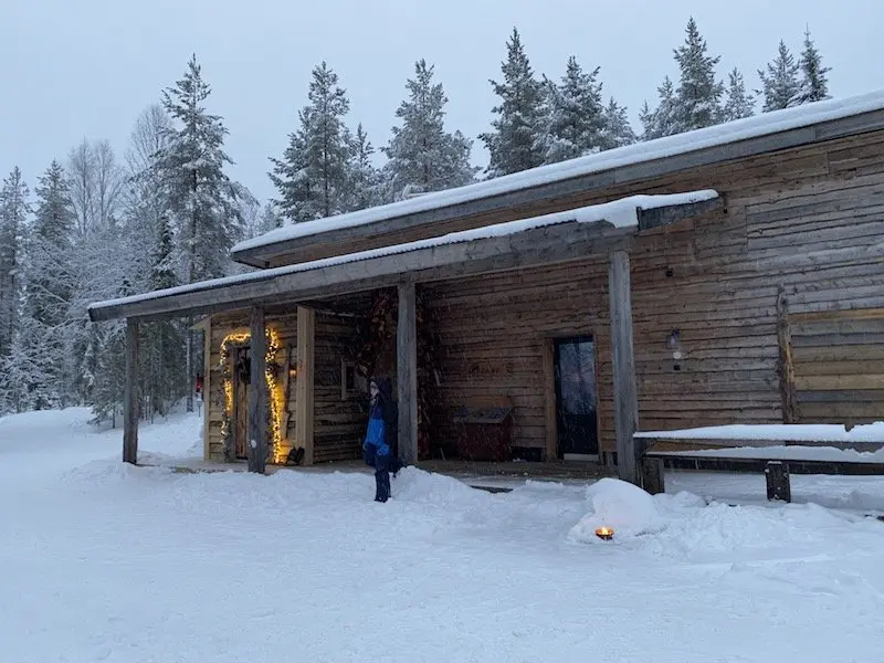 Image - Joulukka santa toy factory cabin building