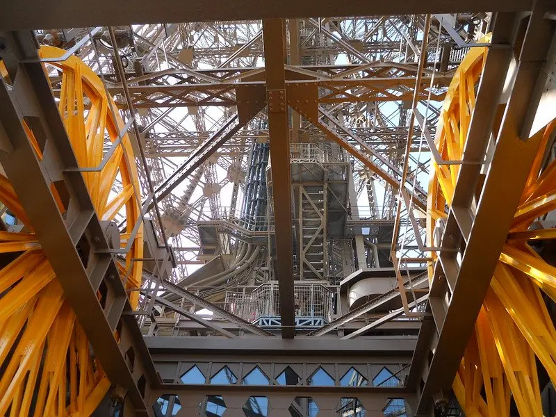 eiffel tower elevator pic by erik drost flickr 