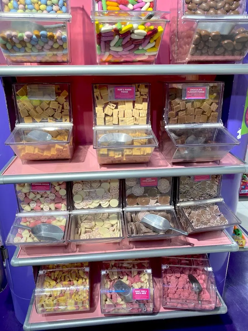 hamleys sweet shop pic 800