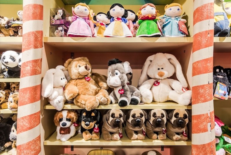 little big town rome toy shop teddies