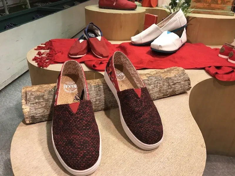 wakai shoes red pair pic