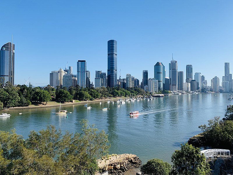 800px-Skylines_of_Brisbane_in_winter_misty_morning_seen_from_Kangaroo_Point,_Queensland_04