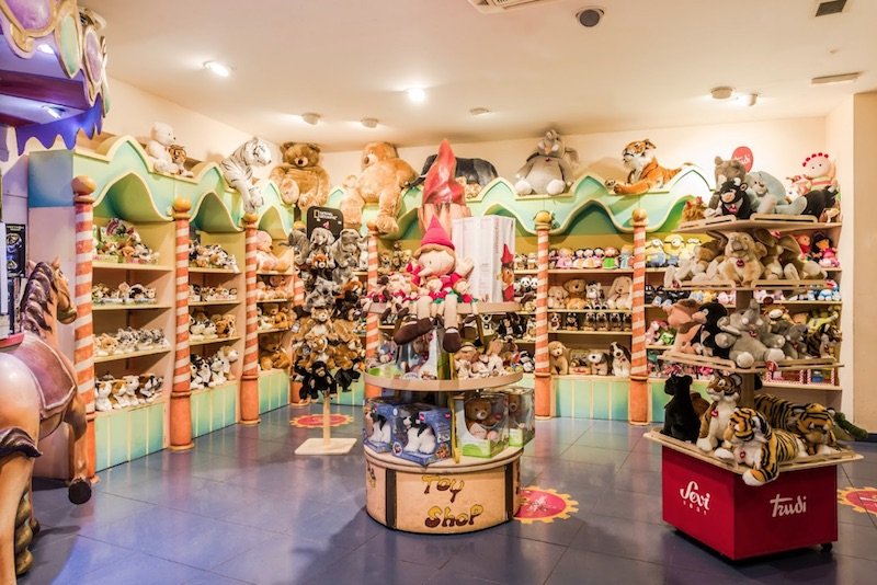 little-big-town-rome-toy-shop-pinocchio-toys