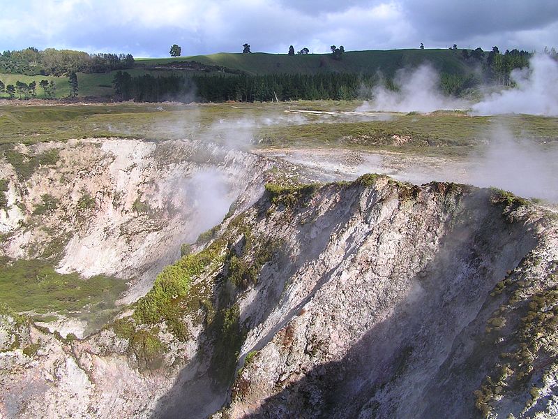 Craters_of_the_Moon,_Taupo_-_panoramio image