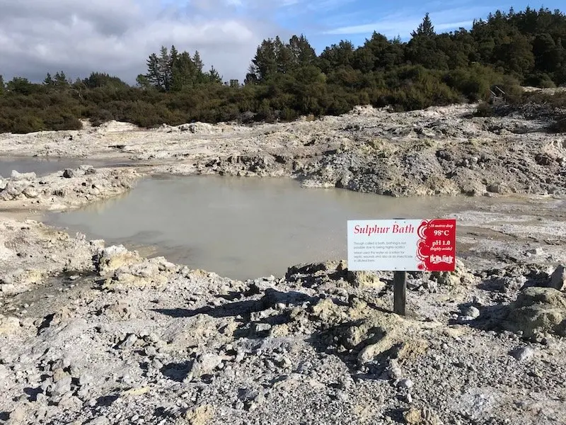 Hells Gate Rotorua sulphur bath pic