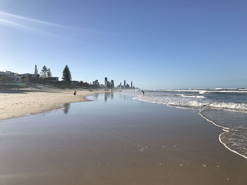 Mermaid_Beach,_Queensland_looking_North