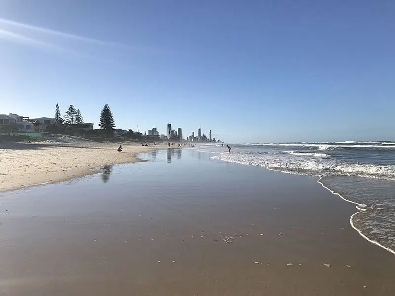 Mermaid_Beach,_Queensland_looking_North