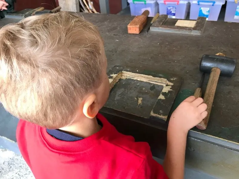 Photo- jack doing maori carving at hells gate thermal park nz