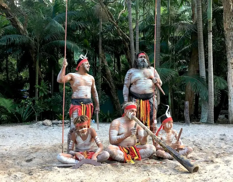 image - aboriginal dance group currumbin sanctuary 800