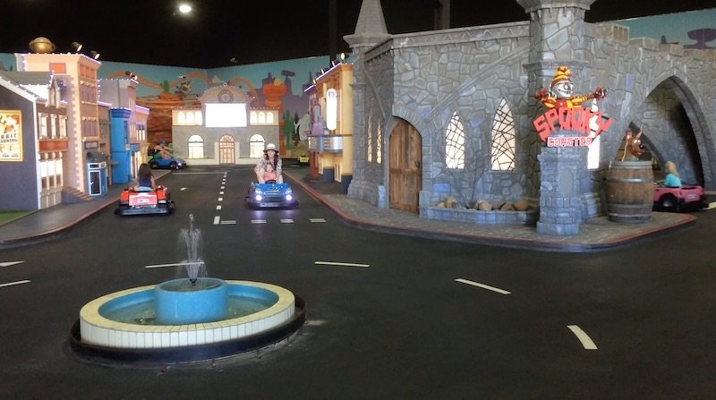 junior driving school at movie world for toddlers 800