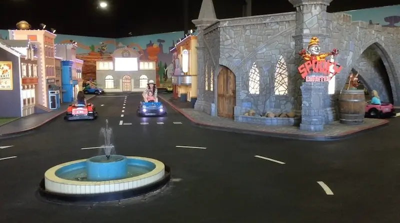junior driving school at movie world for toddlers 800