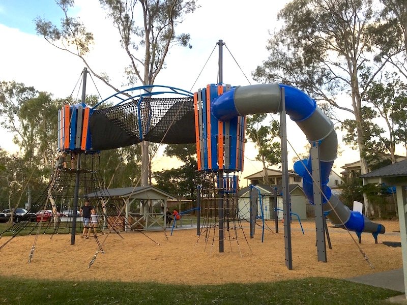 photo - lions park helensvale fort playground