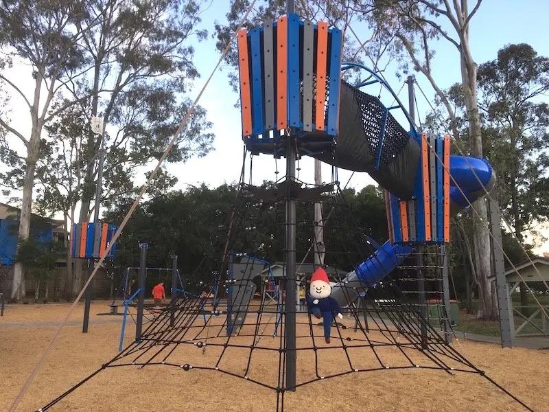 photo - lions park helensvale giant fort