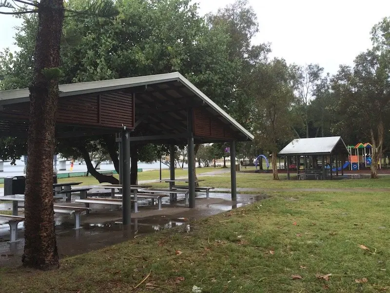 photo - paradise point parklands bbq picnic tables