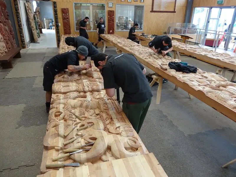 whakarewarewa carving school pic by denis bin 