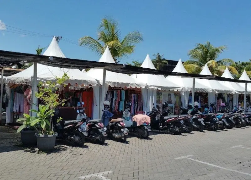 image - bali seminyak flea market scooter parking via gm