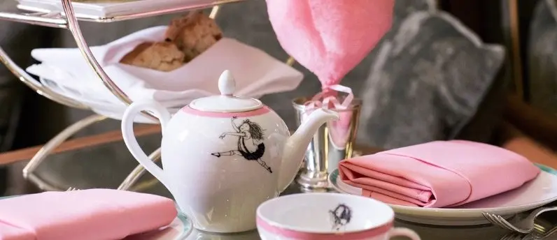 image - eloise at the plaza tea set