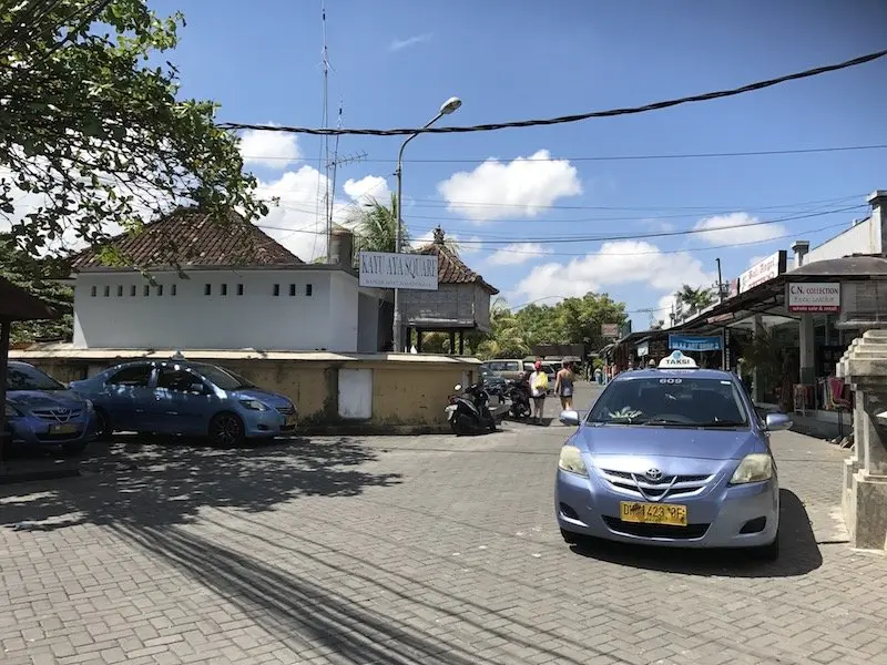 image - seminyak flea market bali parking