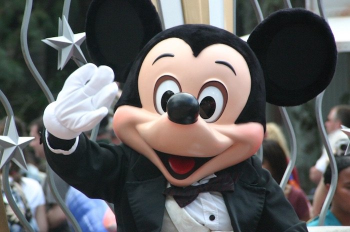 image - disney tips and tricks mickey mouse waving