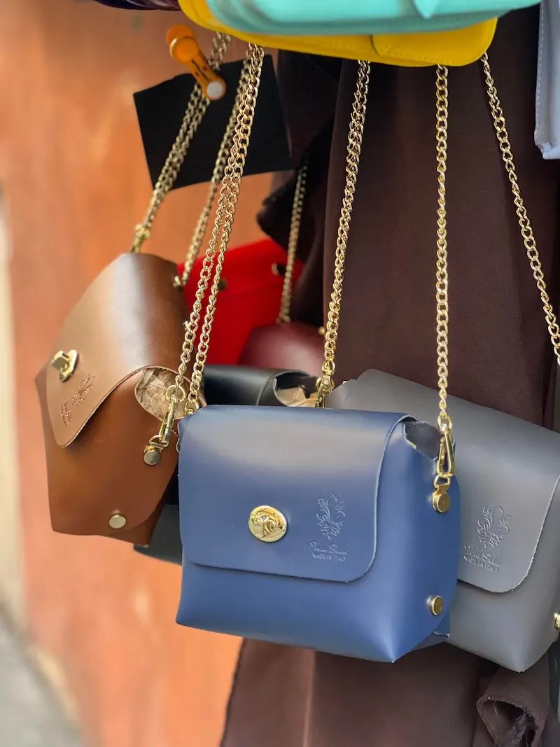 image - italian leather handbags Via Francesco Crispi update 2023 - shoulder bags with gold chain