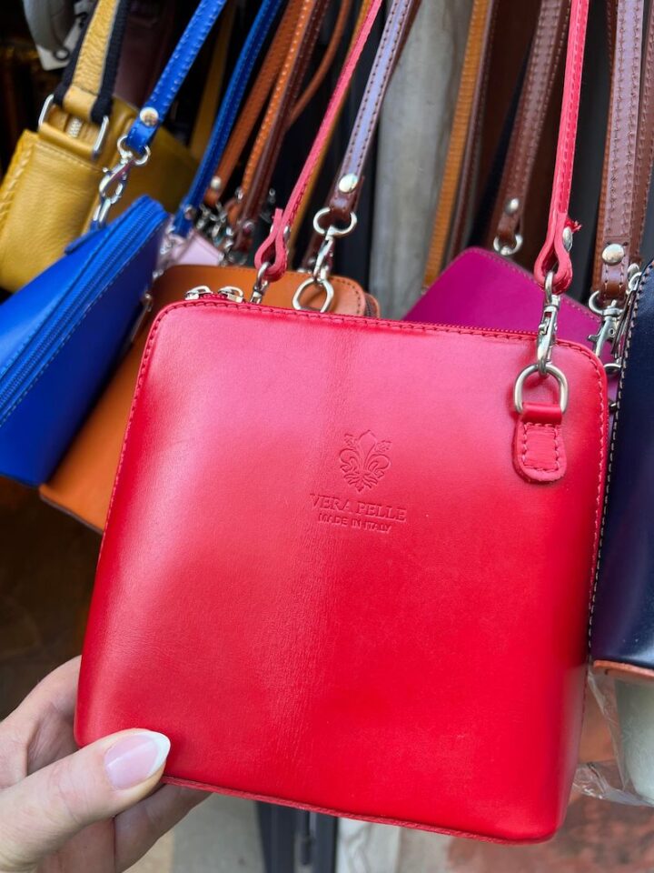 FIND THE BEST LEATHER SHOPS IN ROME ON THIS STREET!