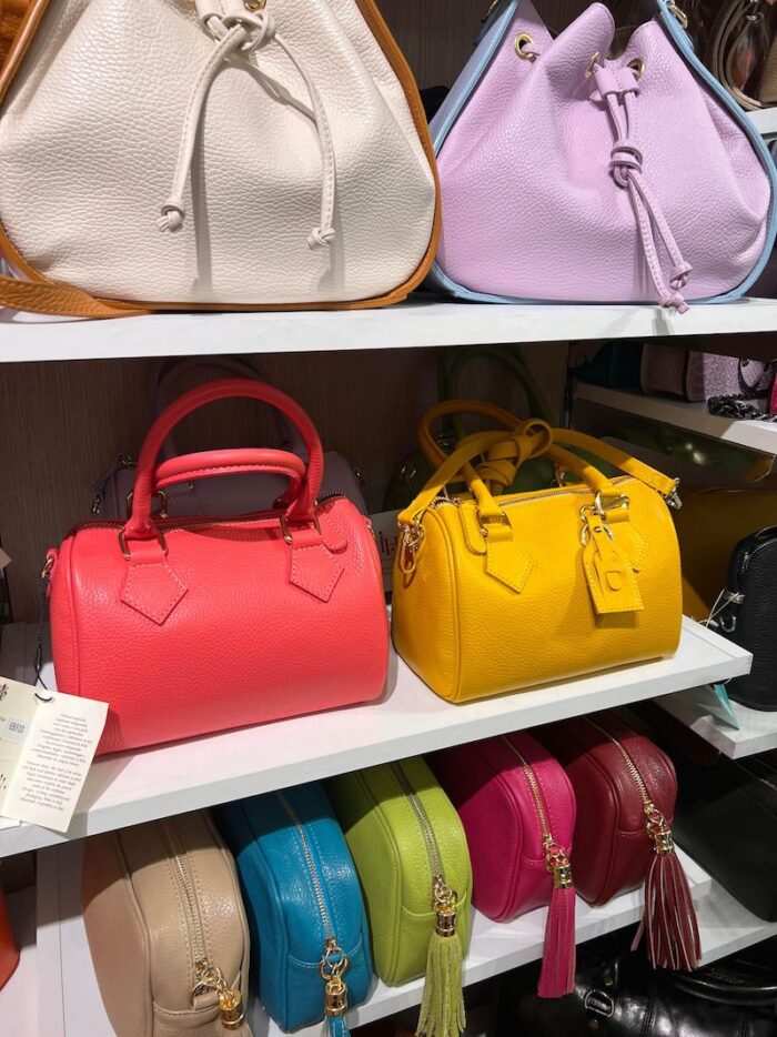 FIND THE BEST LEATHER SHOPS IN ROME ON THIS STREET!