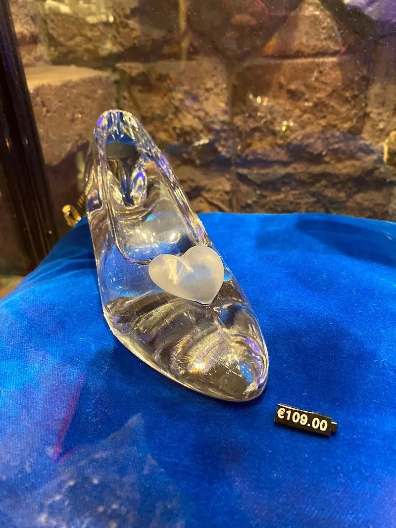 image - MERLIN L'ENCHANTEUR disneyland paris glass slipper