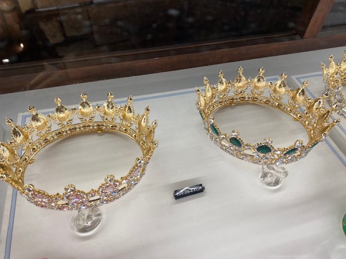 MERLIN L'ENCHANTEUR DISNEYLAND PARIS SHOP GUIDE