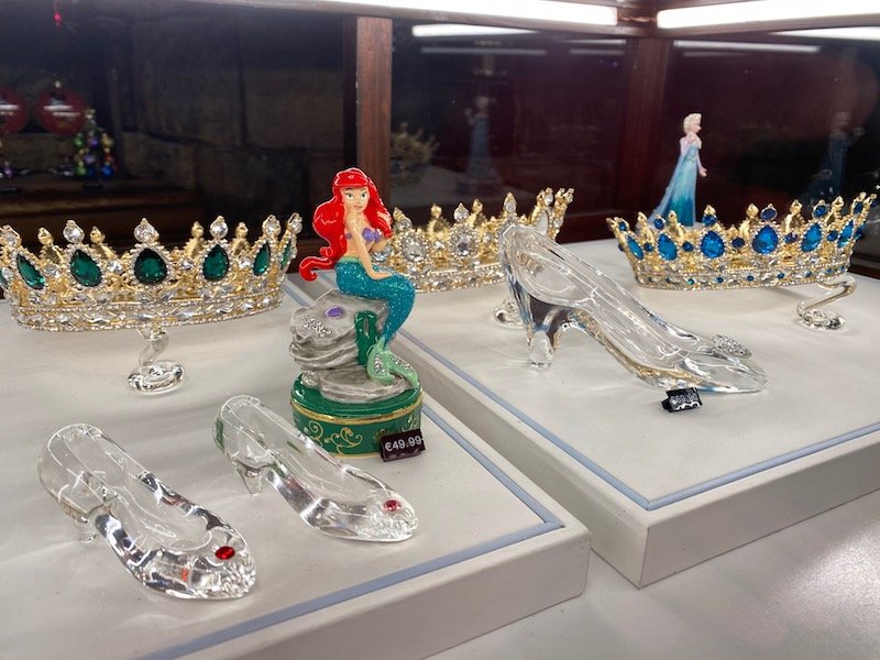 image - MERLIN L'ENCHANTEUR disneyland princess glass statues