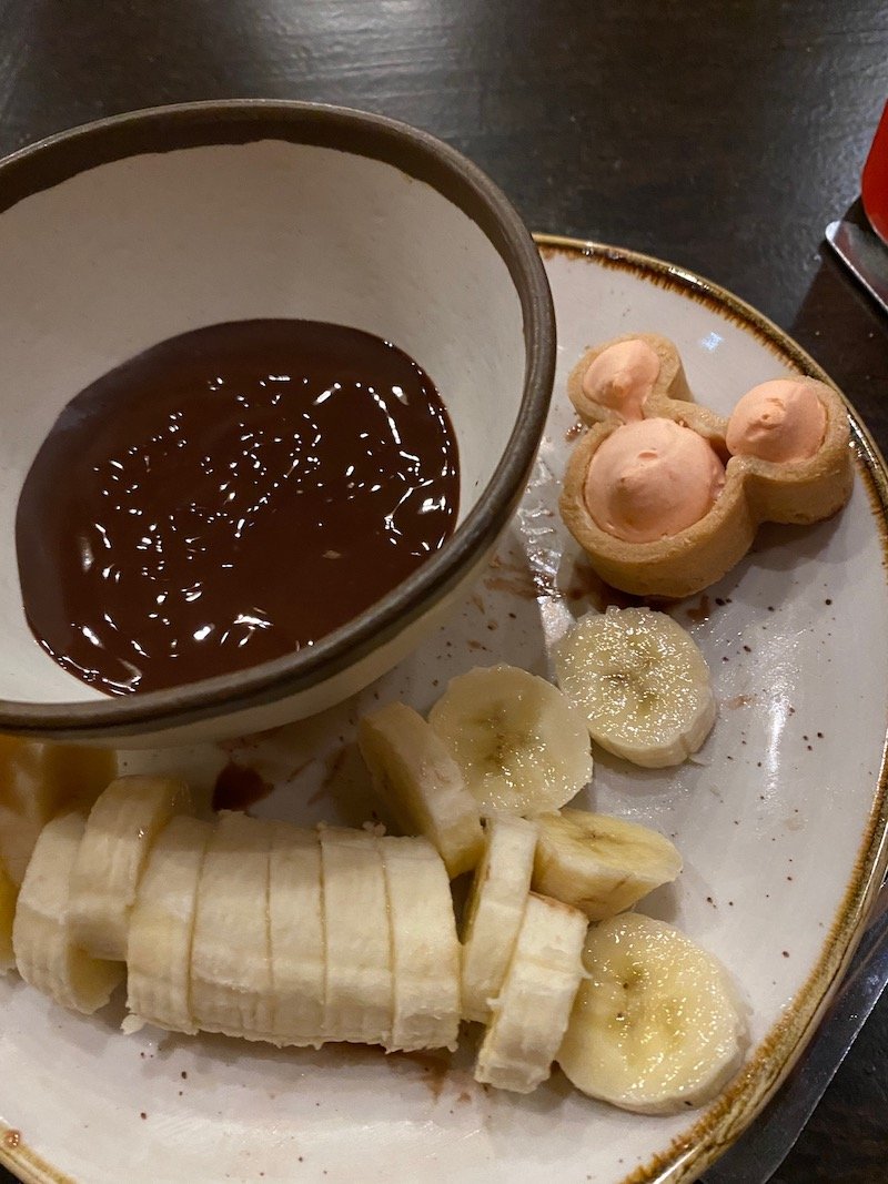 image - banana & chocolate dip at chuck wagon cafe disneyland paris