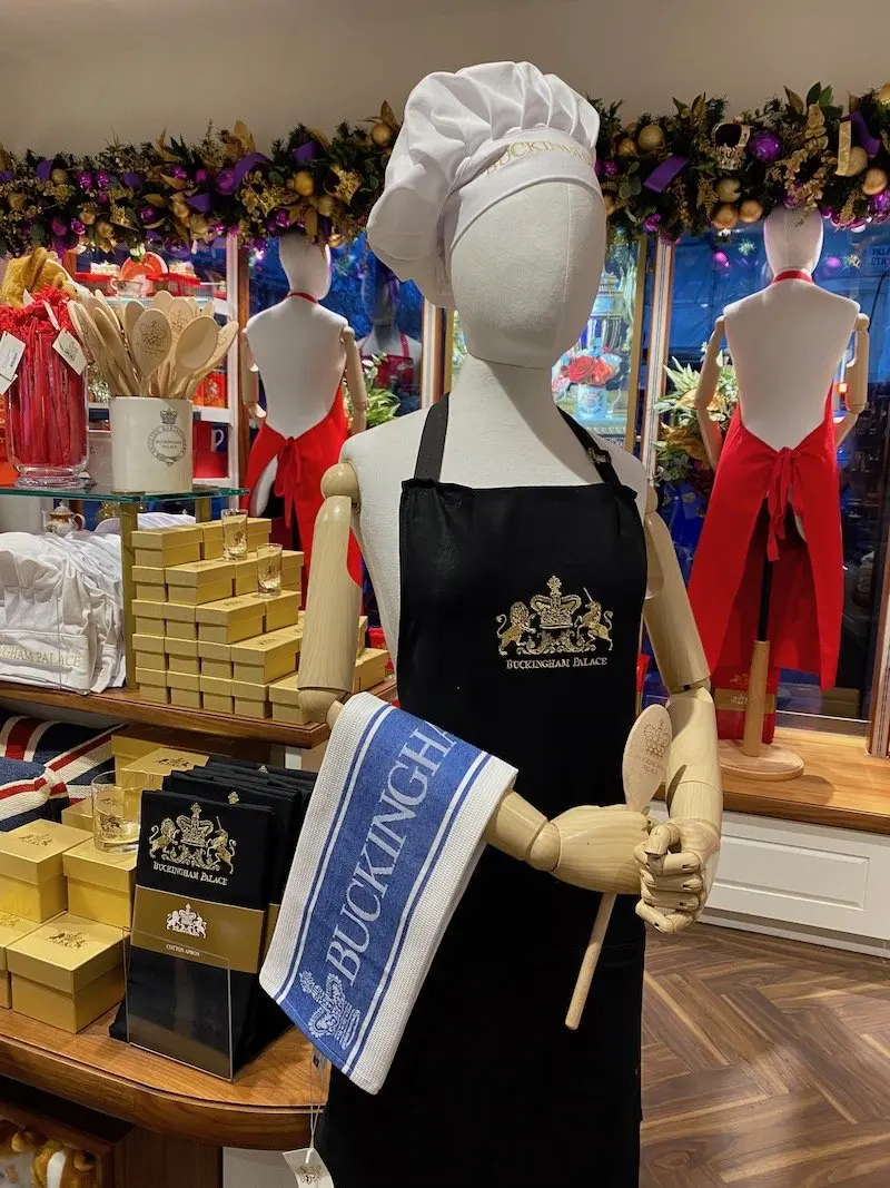 image - buckingham palace apron