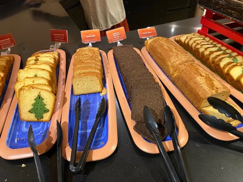 image - cars hotel disneyland paris breakfast bread