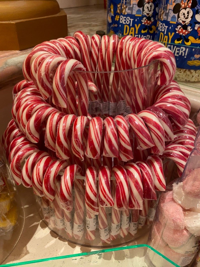 image - boardwalk candy palace disneyland paris candy cane