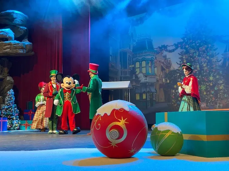 image - disneyland paris christmas show